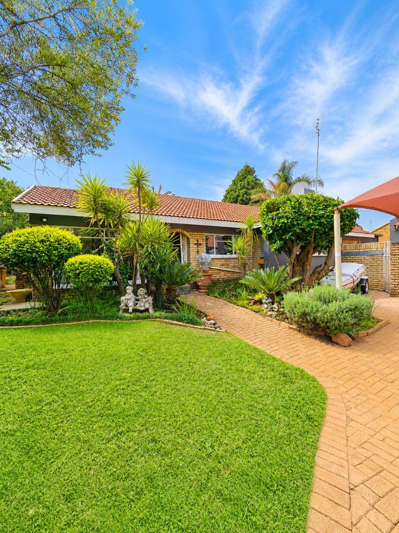 4 Bedroom Property for Sale in Wilkoppies North West